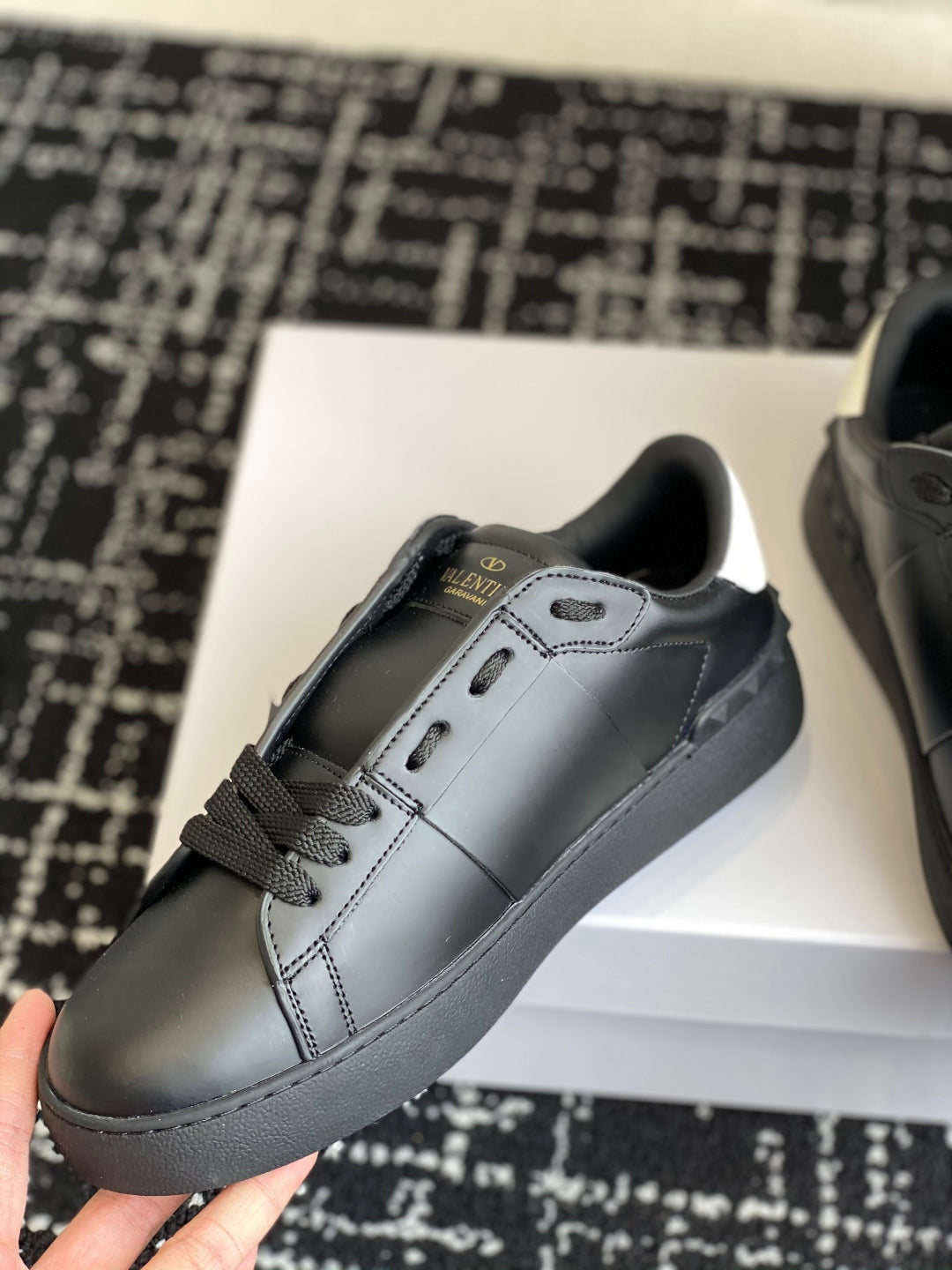 LuxluxHouse Best Quality Shoes Valentino