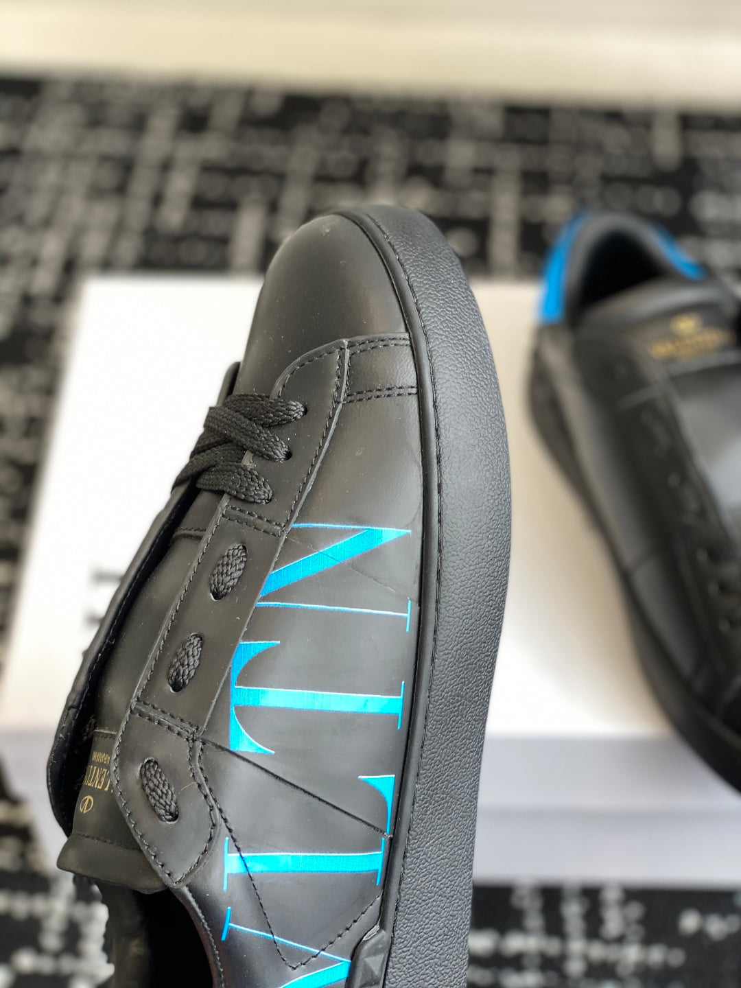 LuxluxHouse Best Quality Shoes Valentino