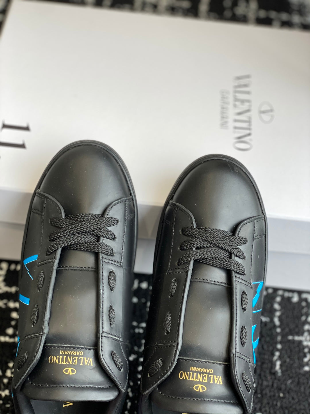 LuxluxHouse Best Quality Shoes Valentino