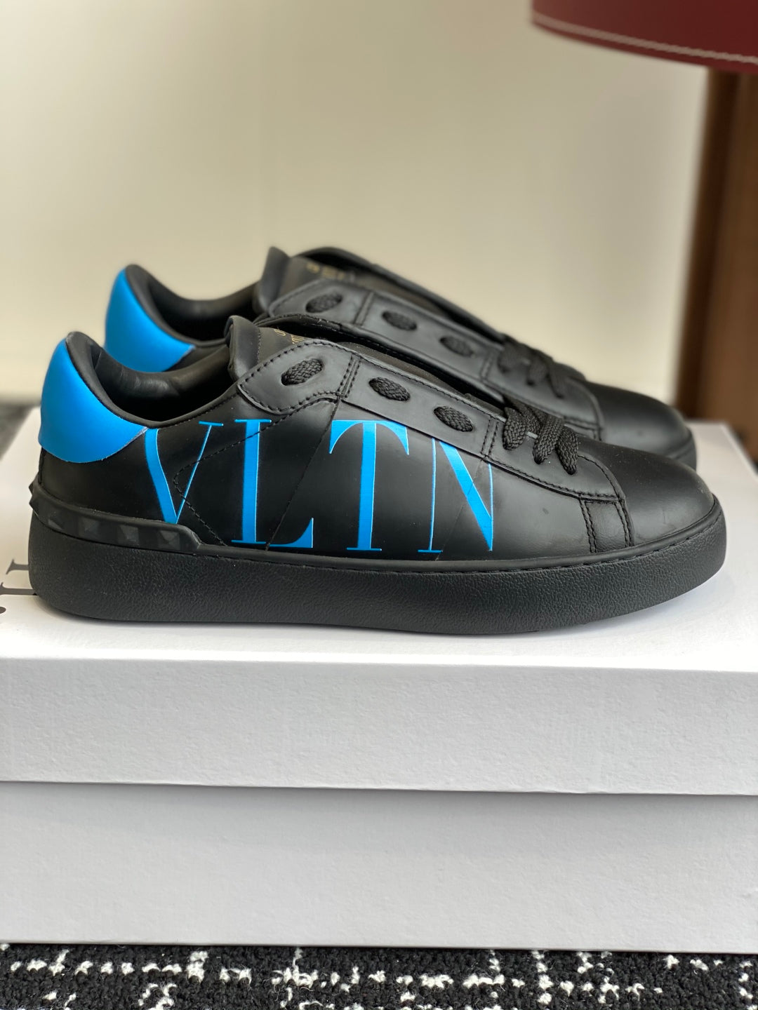LuxluxHouse Best Quality Shoes Valentino