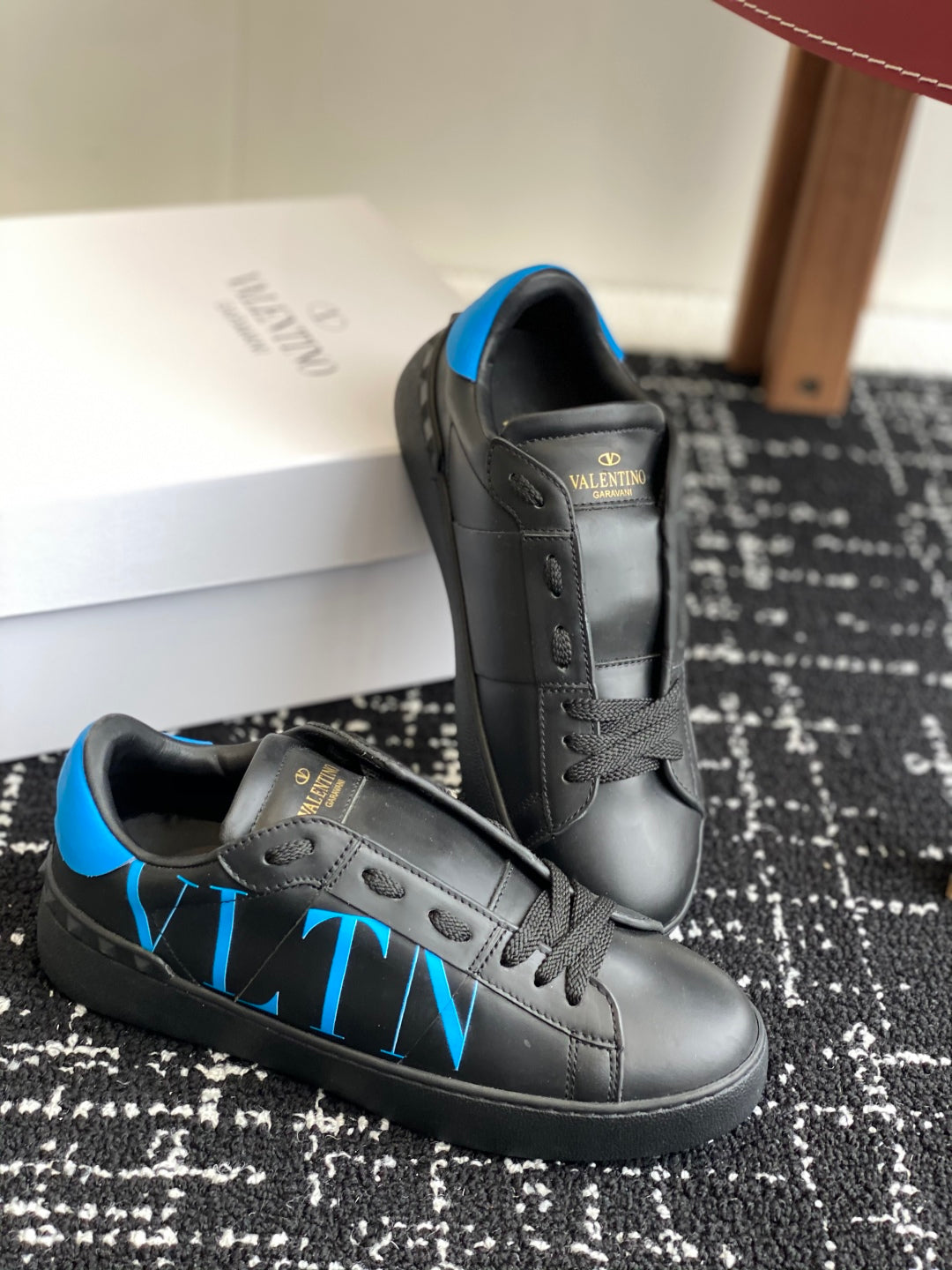 LuxluxHouse Best Quality Shoes Valentino