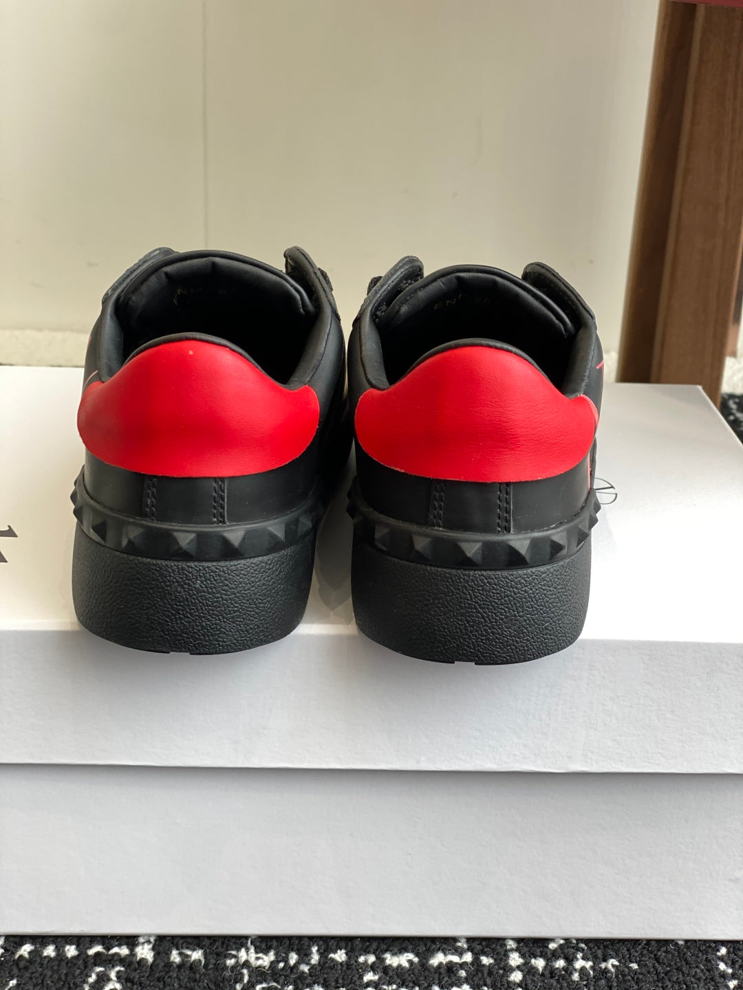 LuxluxHouse Best Quality Shoes Valentino