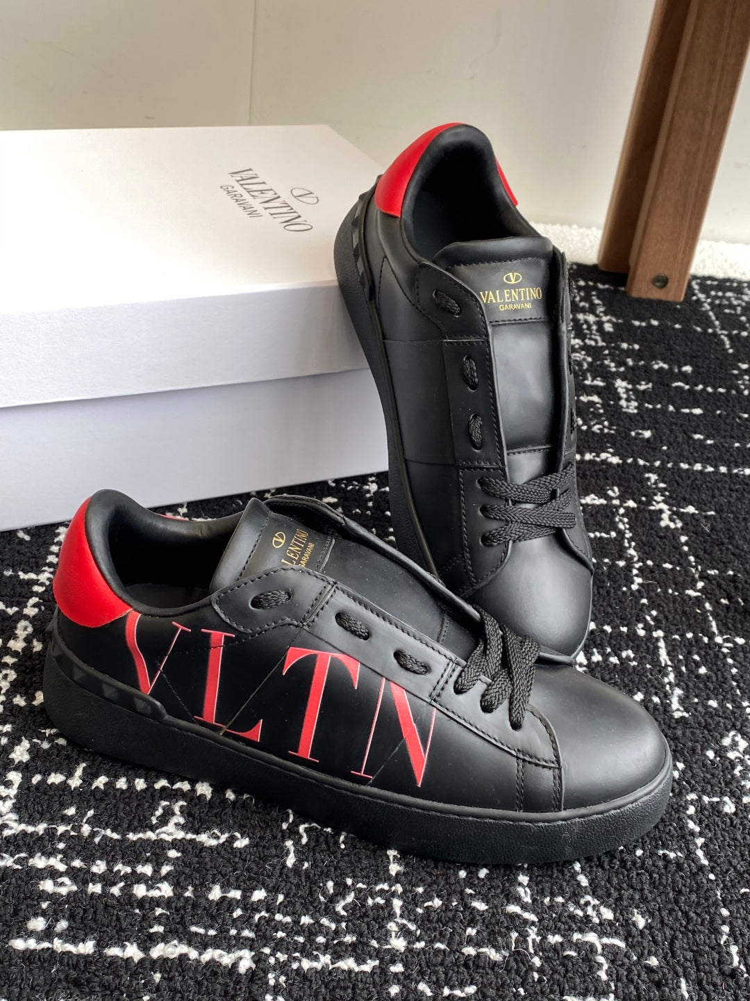 LuxluxHouse Best Quality Shoes Valentino