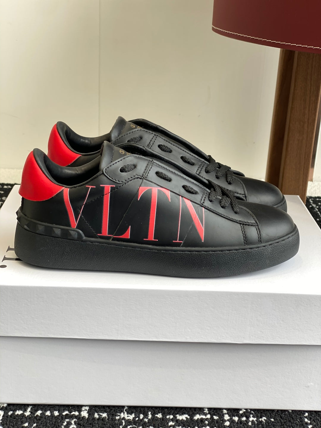 LuxluxHouse Best Quality Shoes Valentino