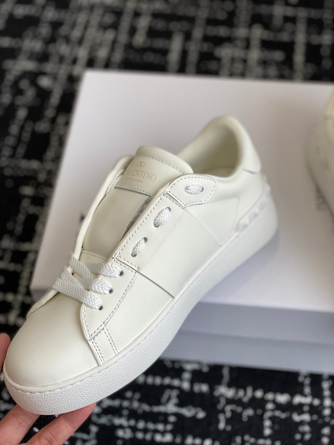 LuxluxHouse Best Quality Shoes Valentino