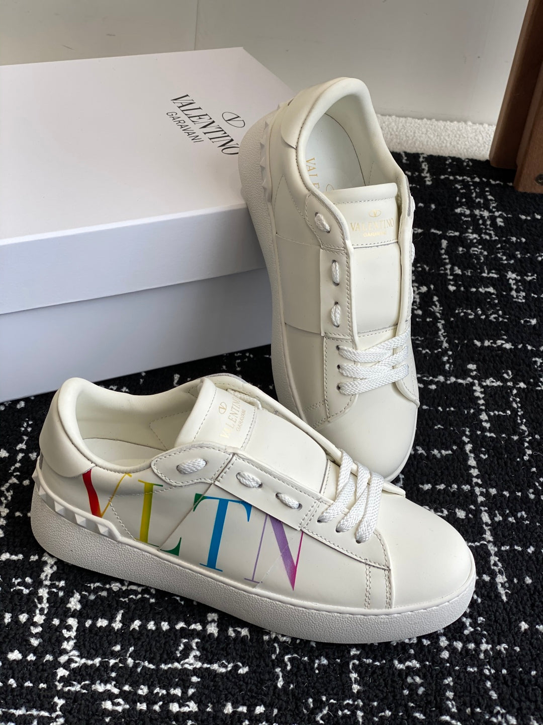 LuxluxHouse Best Quality Shoes Valentino