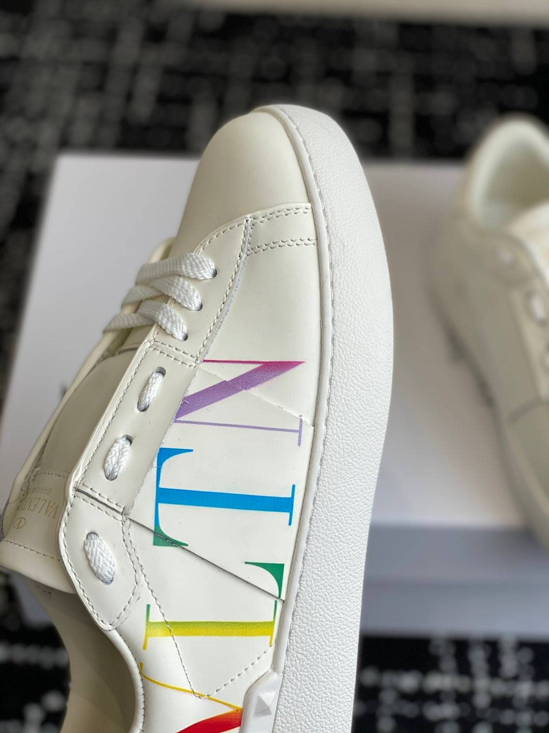 LuxluxHouse Best Quality Shoes Valentino