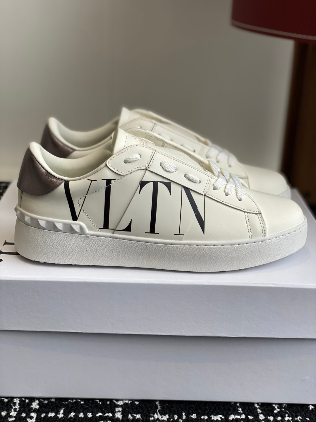 LuxluxHouse Best Quality Shoes Valentino