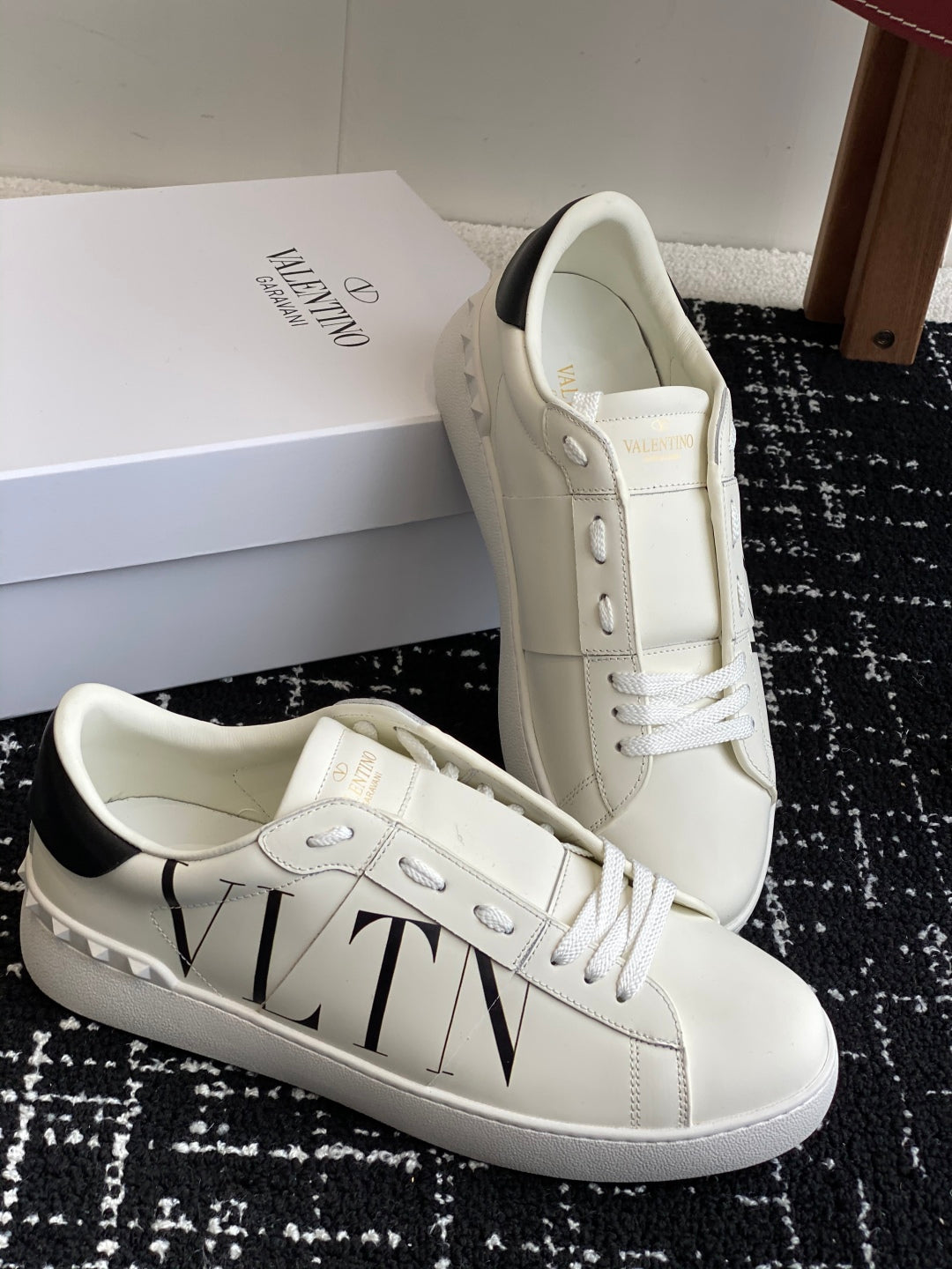 LuxluxHouse Best Quality Shoes Valentino