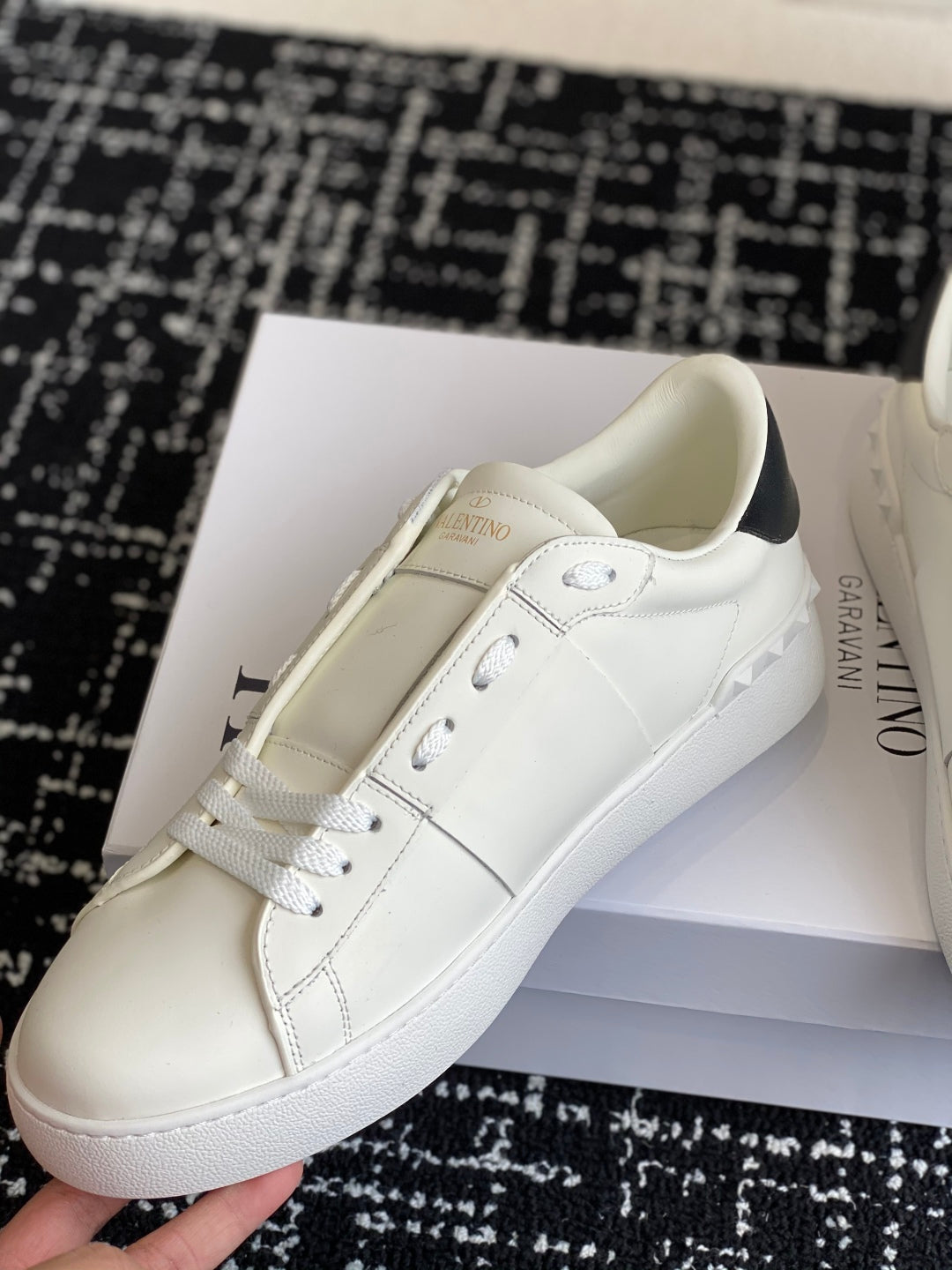 LuxluxHouse Best Quality Shoes Valentino