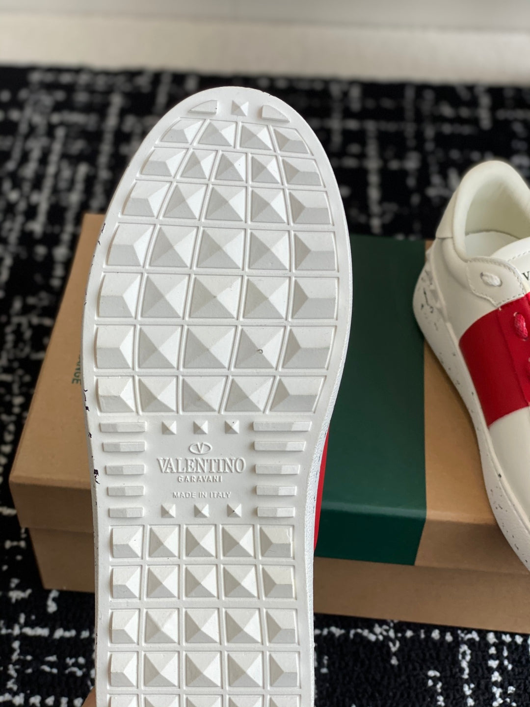 LuxluxHouse Best Quality Shoes Valentino