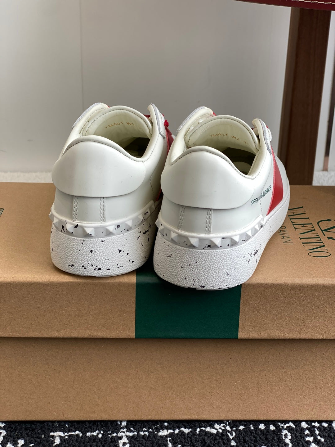 LuxluxHouse Best Quality Shoes Valentino