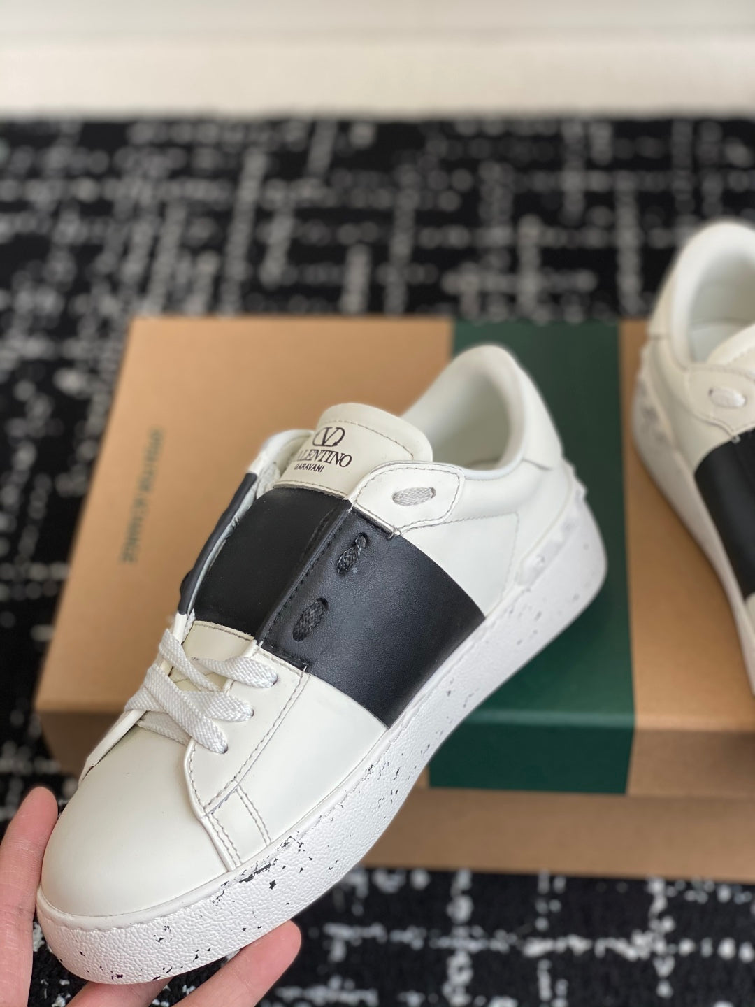 LuxluxHouse Best Quality Shoes Valentino