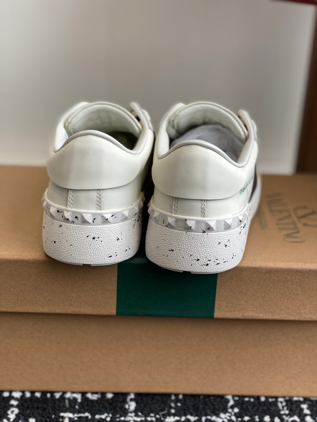 LuxluxHouse Best Quality Shoes Valentino