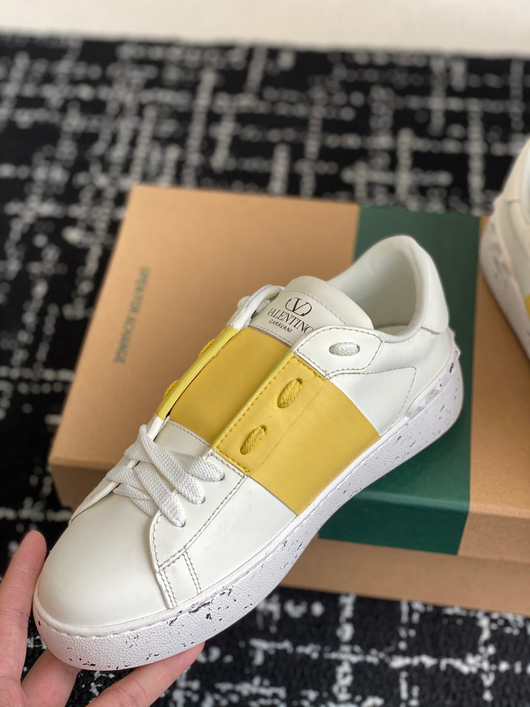 LuxluxHouse Best Quality Shoes Valentino