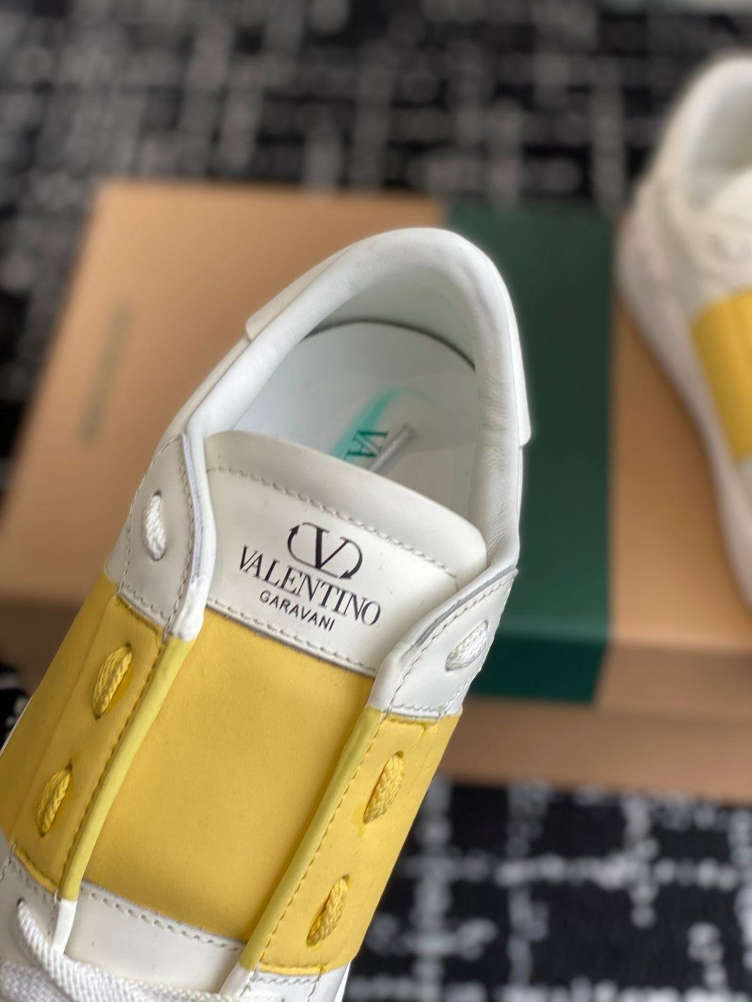 LuxluxHouse Best Quality Shoes Valentino