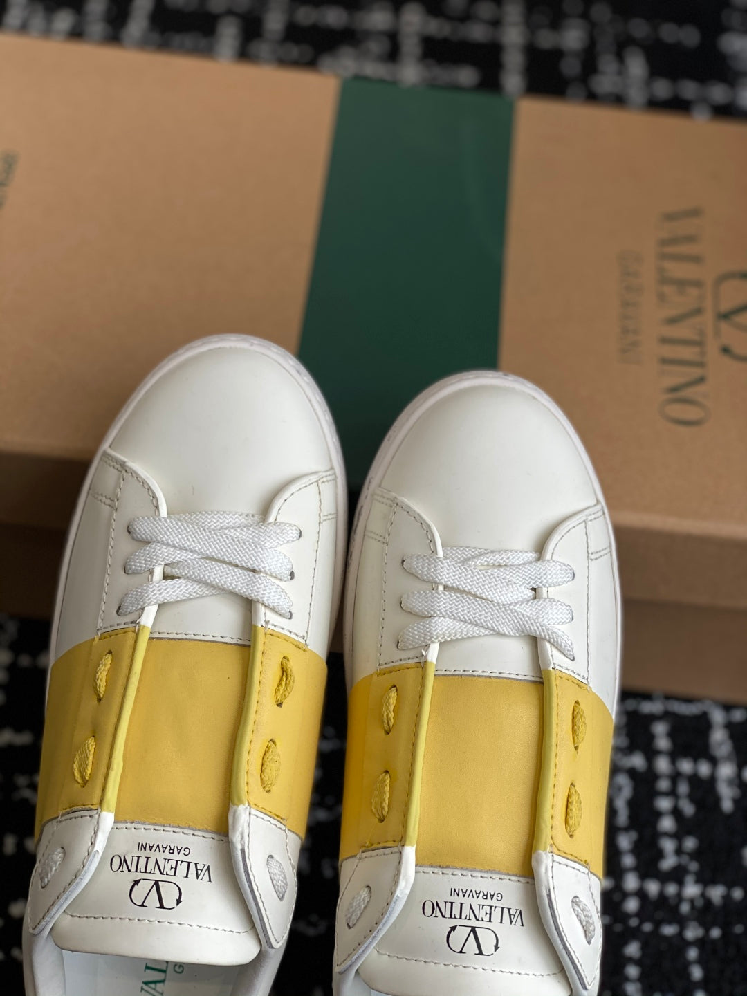 LuxluxHouse Best Quality Shoes Valentino