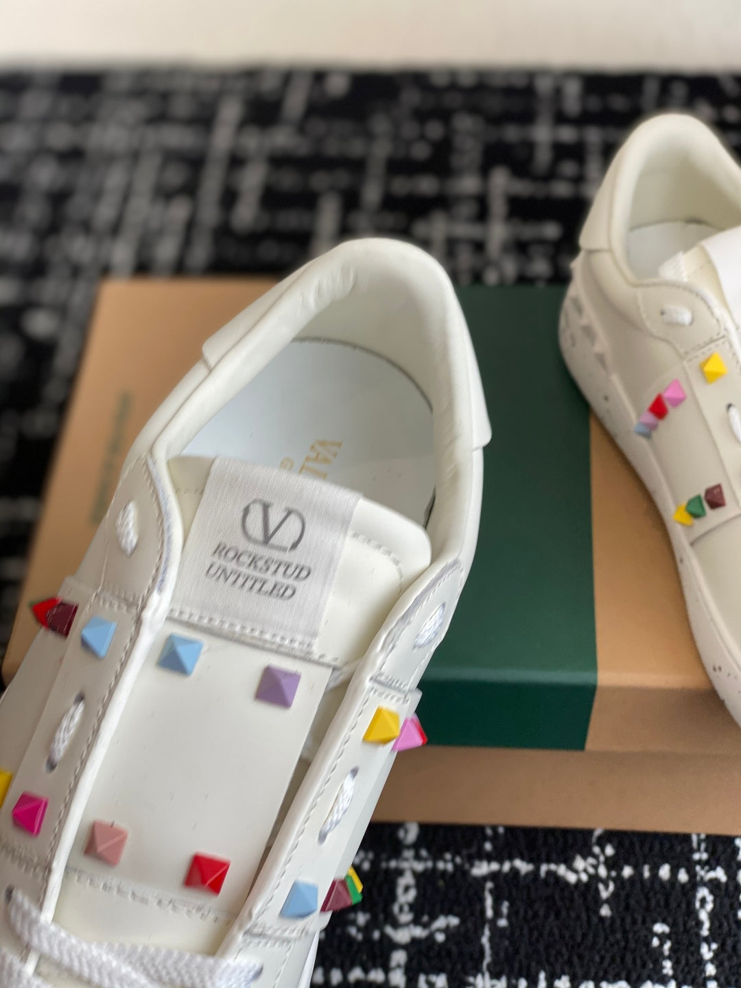 LuxluxHouse Best Quality Shoes Valentino