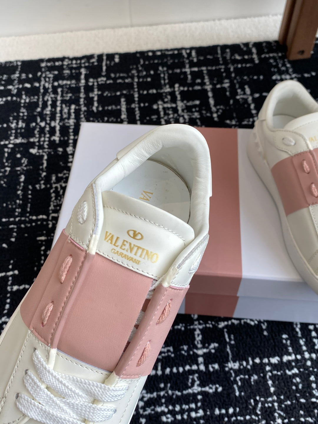 LuxluxHouse Best Quality Shoes Valentino