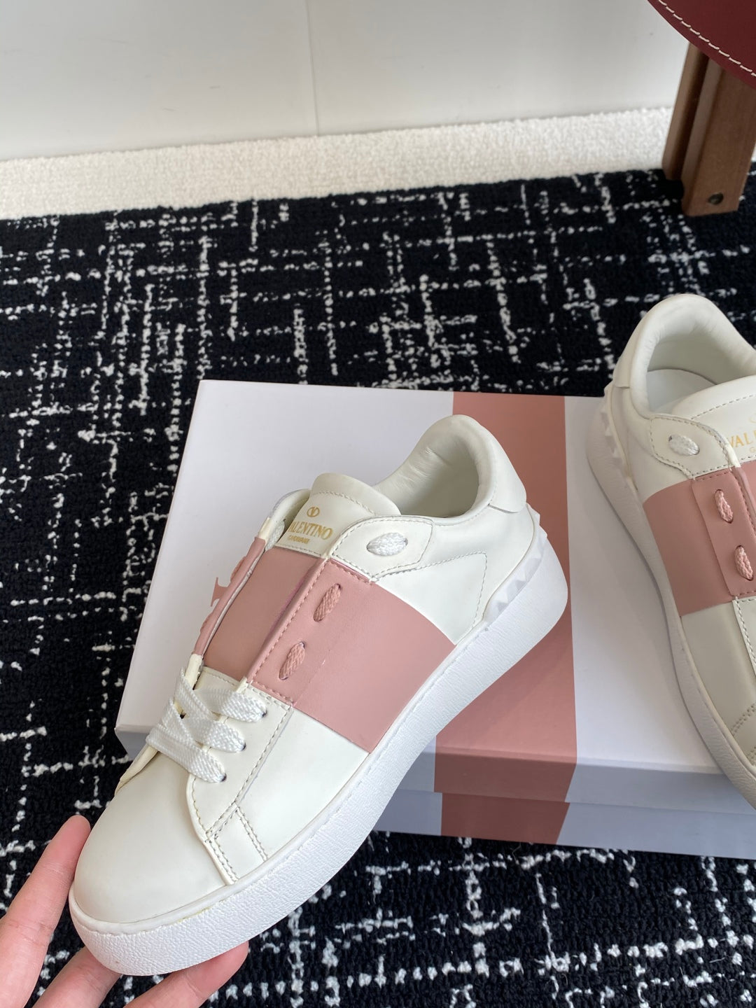 LuxluxHouse Best Quality Shoes Valentino