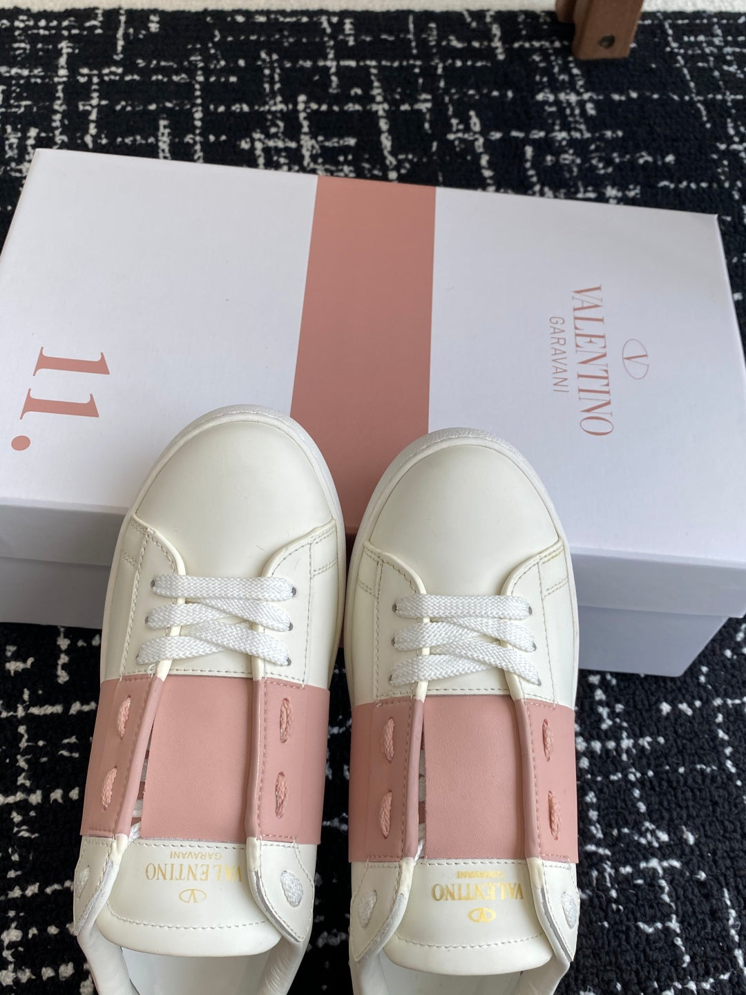 LuxluxHouse Best Quality Shoes Valentino