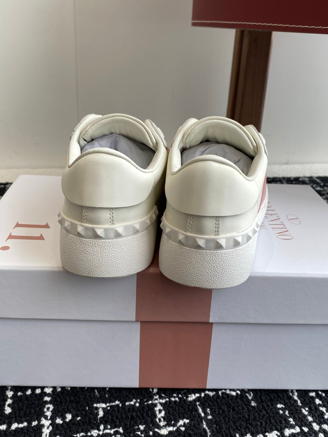 LuxluxHouse Best Quality Shoes Valentino