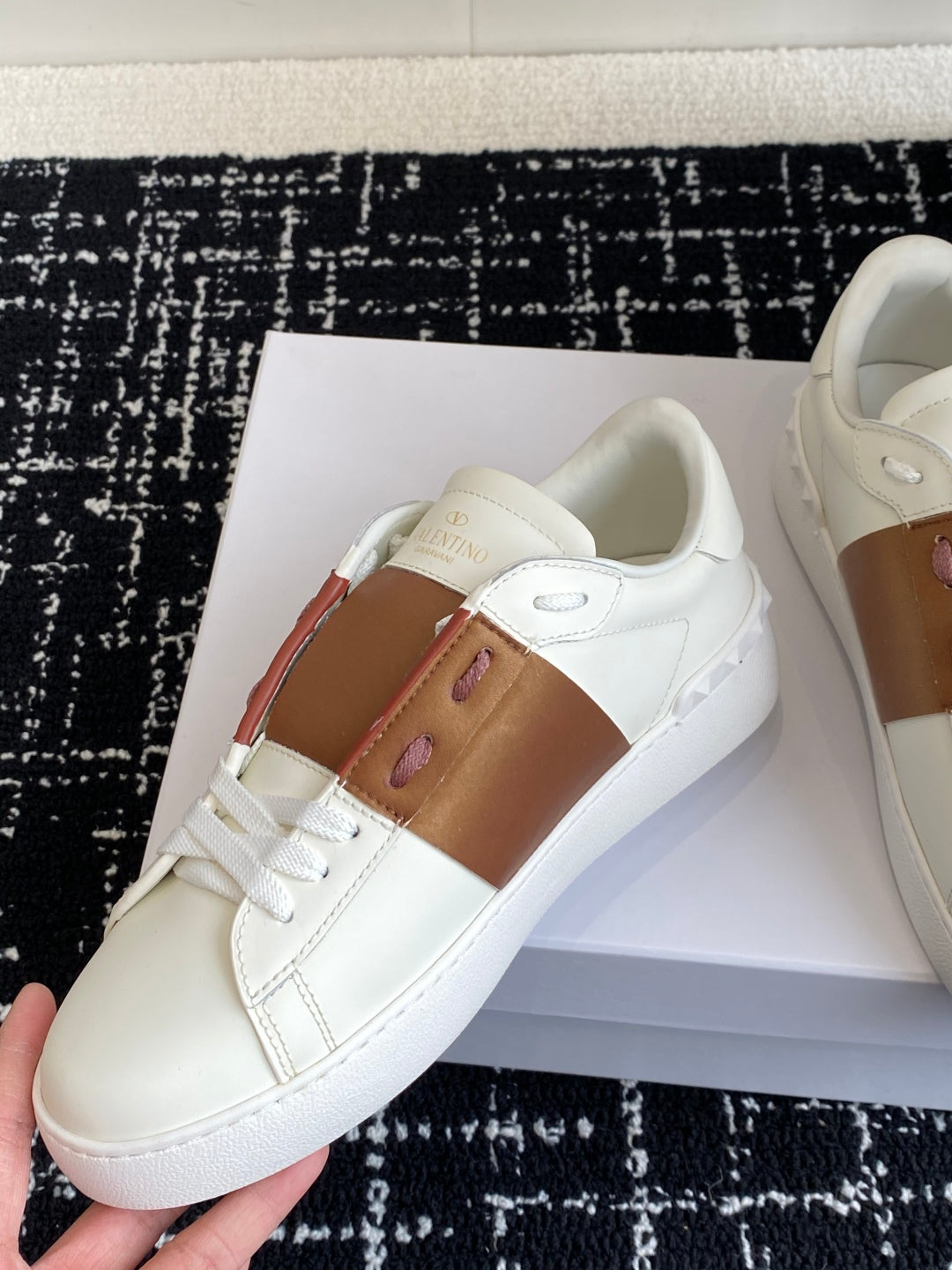 LuxluxHouse Best Quality Shoes Valentino