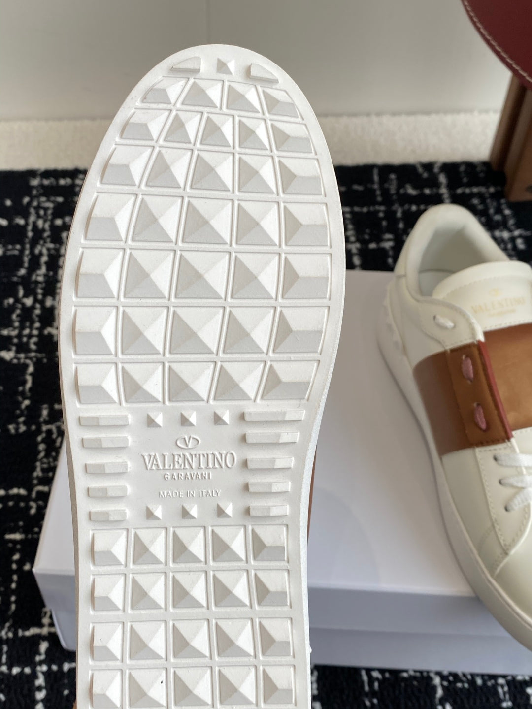 LuxluxHouse Best Quality Shoes Valentino