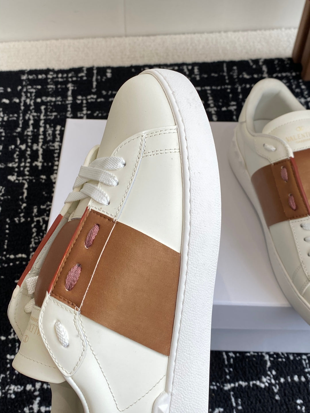 LuxluxHouse Best Quality Shoes Valentino