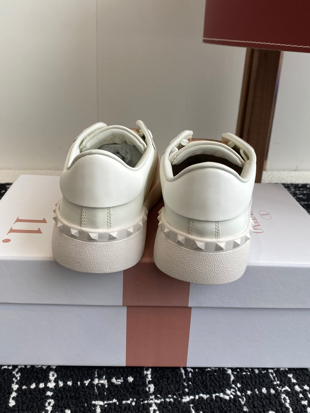 LuxluxHouse Best Quality Shoes Valentino