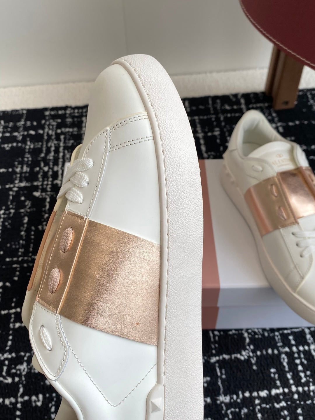 LuxluxHouse Best Quality Shoes Valentino