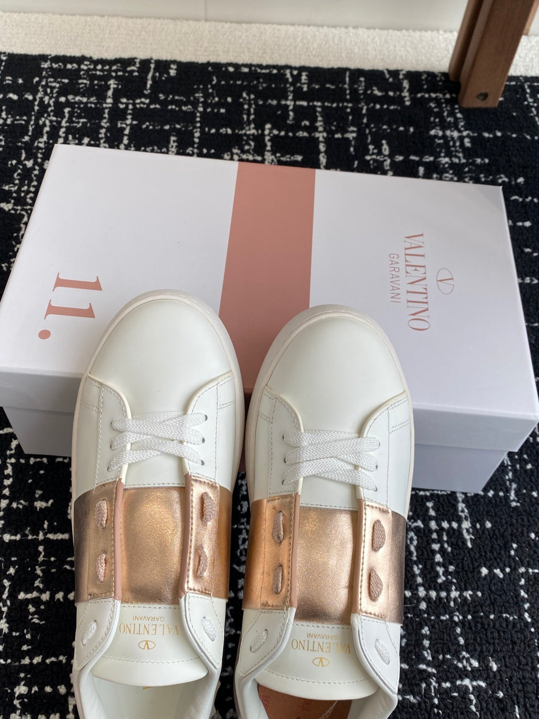 LuxluxHouse Best Quality Shoes Valentino