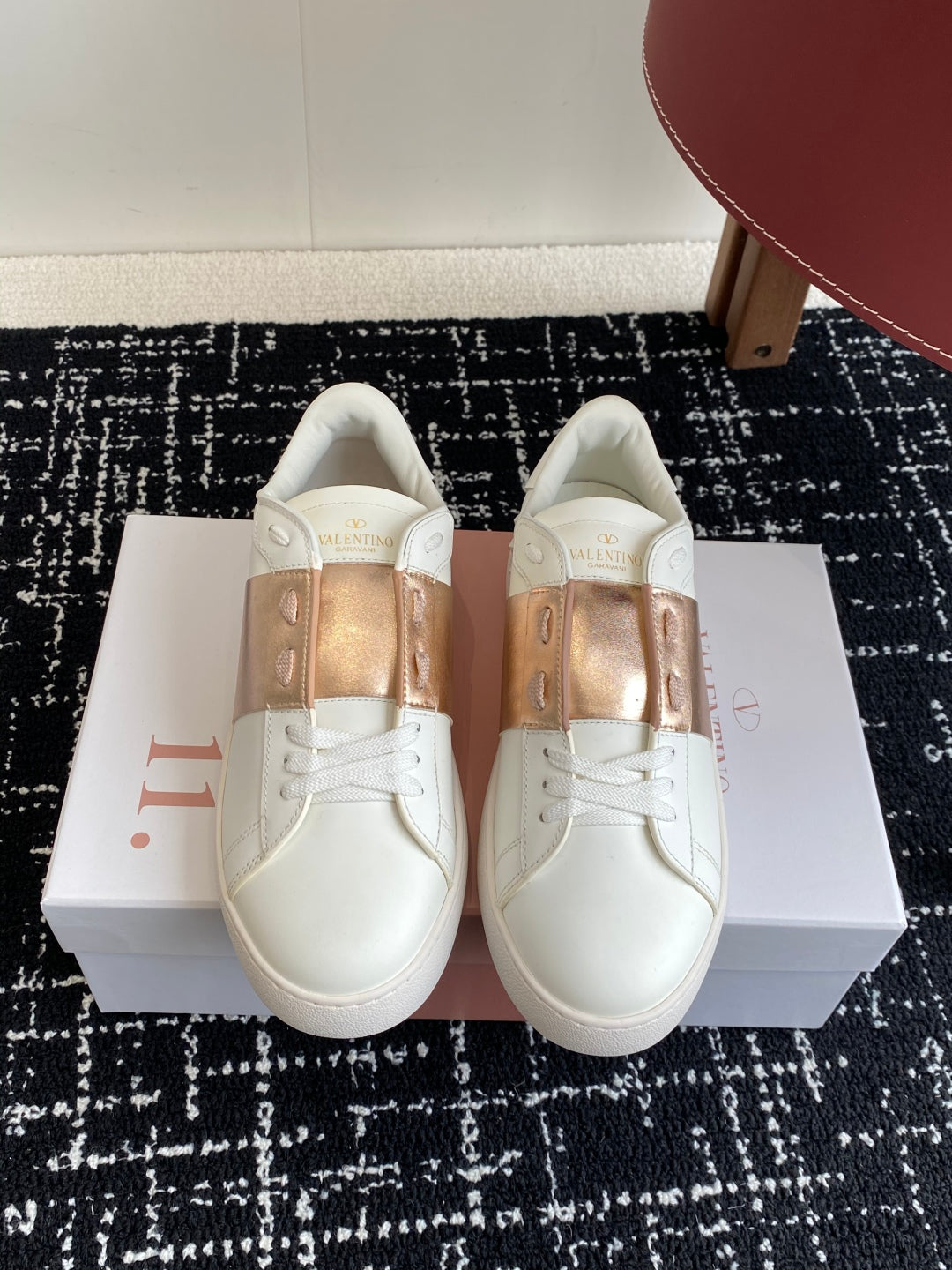 LuxluxHouse Best Quality Shoes Valentino