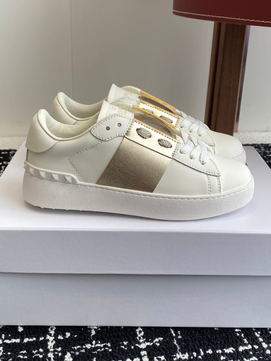 LuxluxHouse Best Quality Shoes Valentino