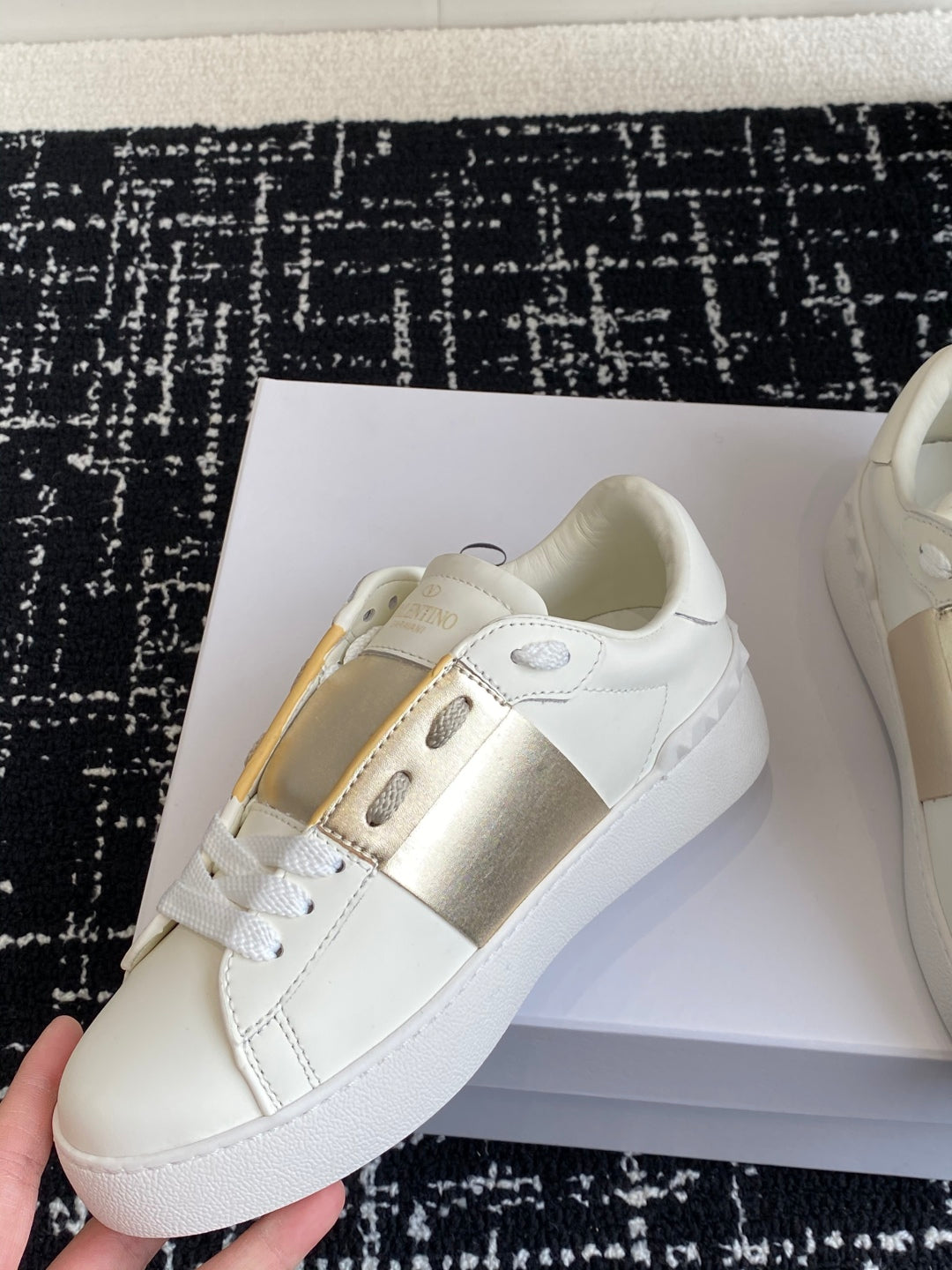 LuxluxHouse Best Quality Shoes Valentino