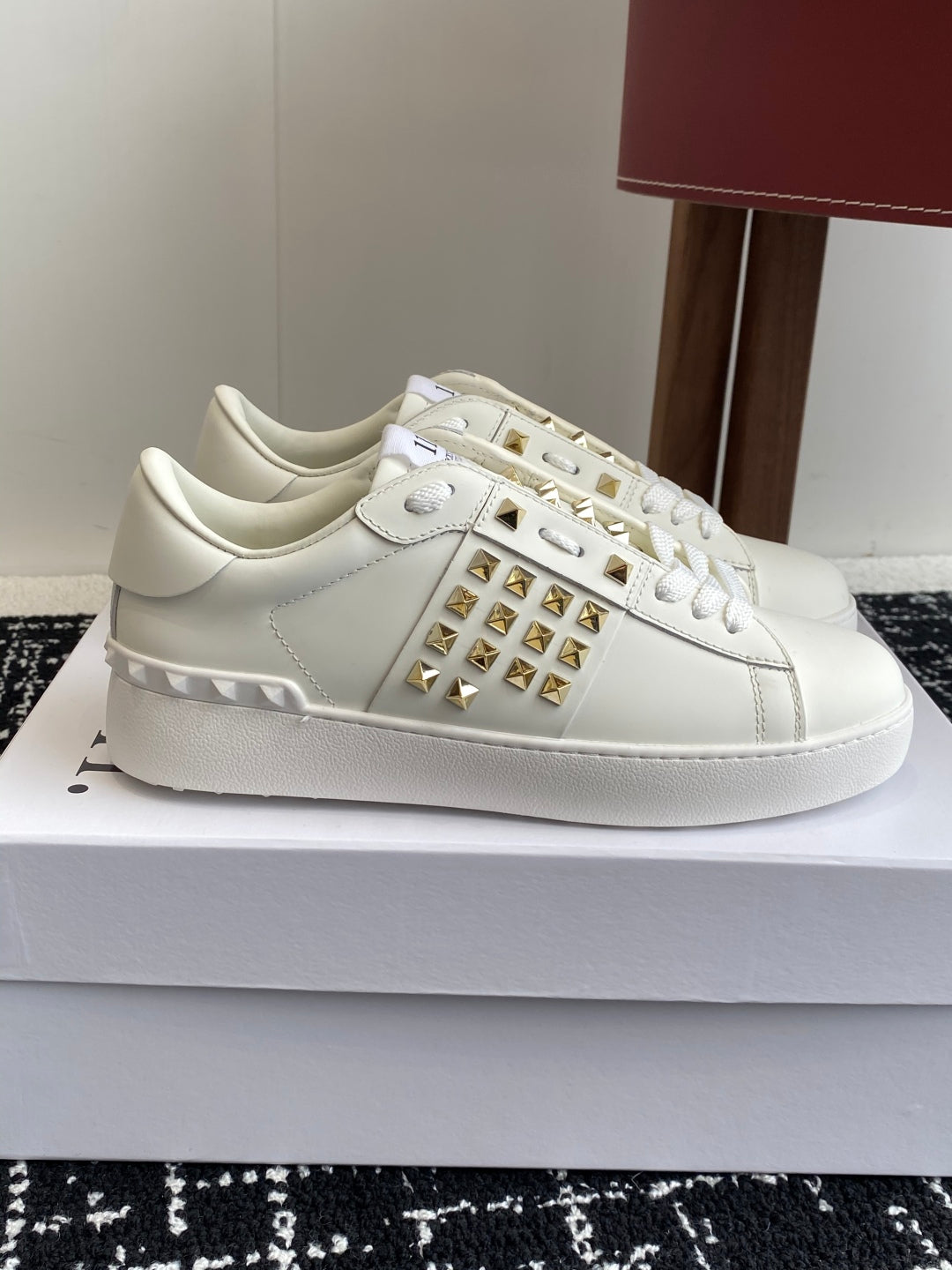 LuxluxHouse Best Quality Shoes Valentino