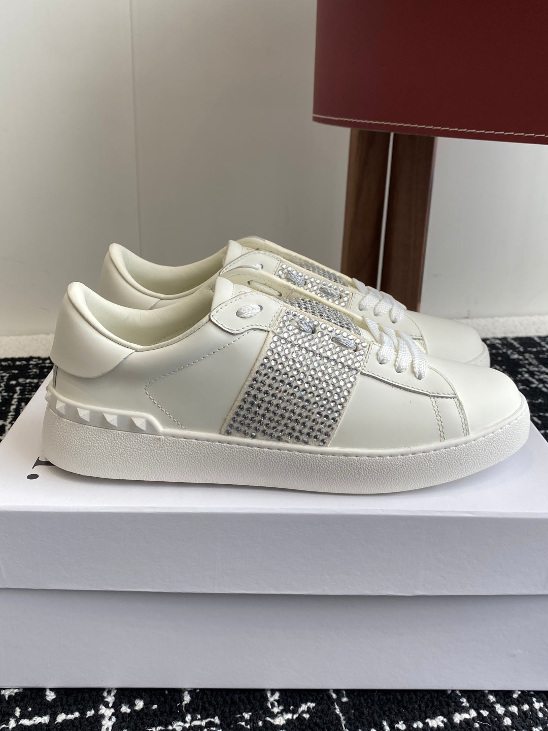 LuxluxHouse Best Quality Shoes Valentino