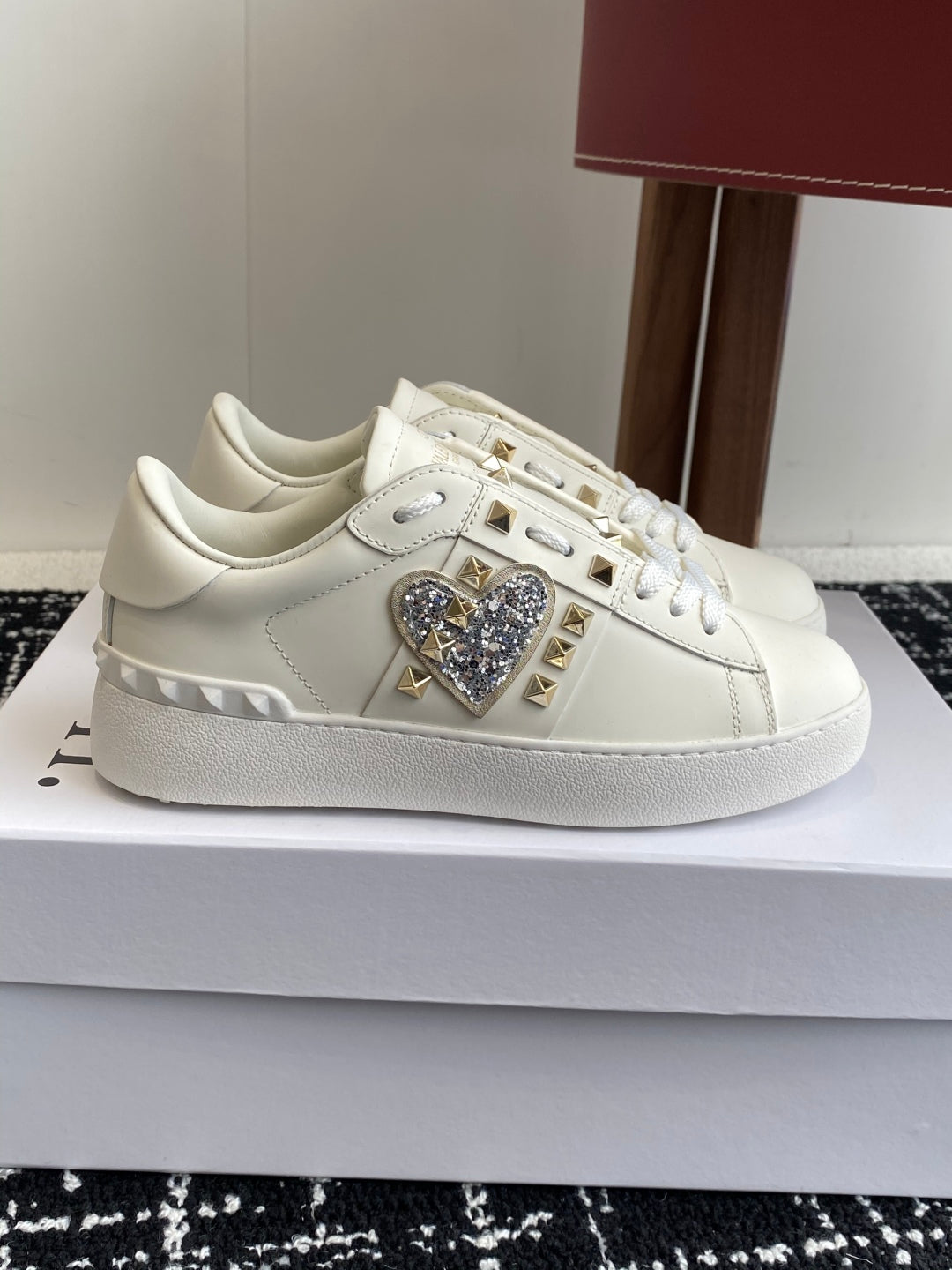LuxluxHouse Best Quality Shoes Valentino