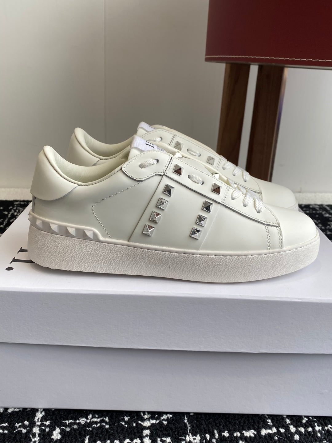 LuxluxHouse Best Quality Shoes Valentino