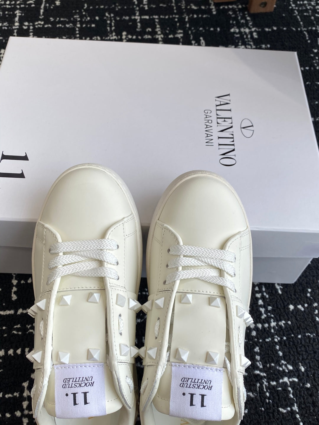 LuxluxHouse Best Quality Shoes Valentino