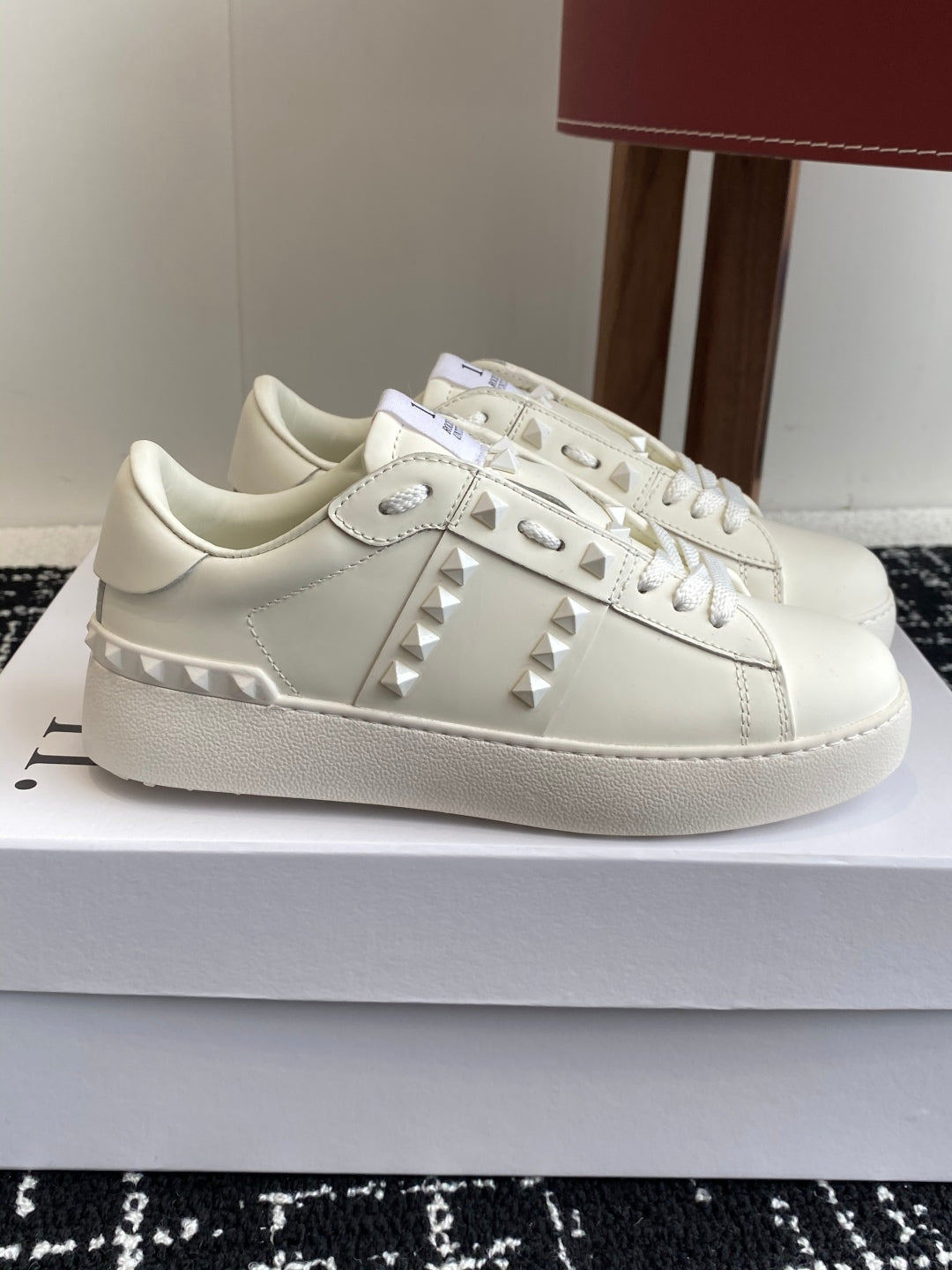 LuxluxHouse Best Quality Shoes Valentino