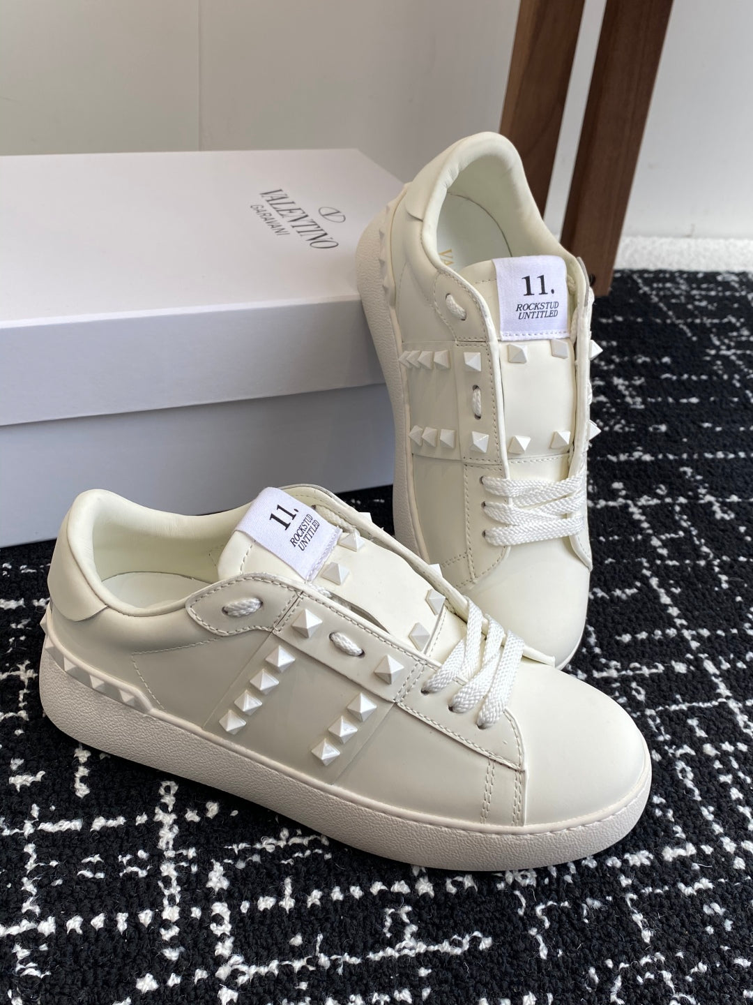 LuxluxHouse Best Quality Shoes Valentino