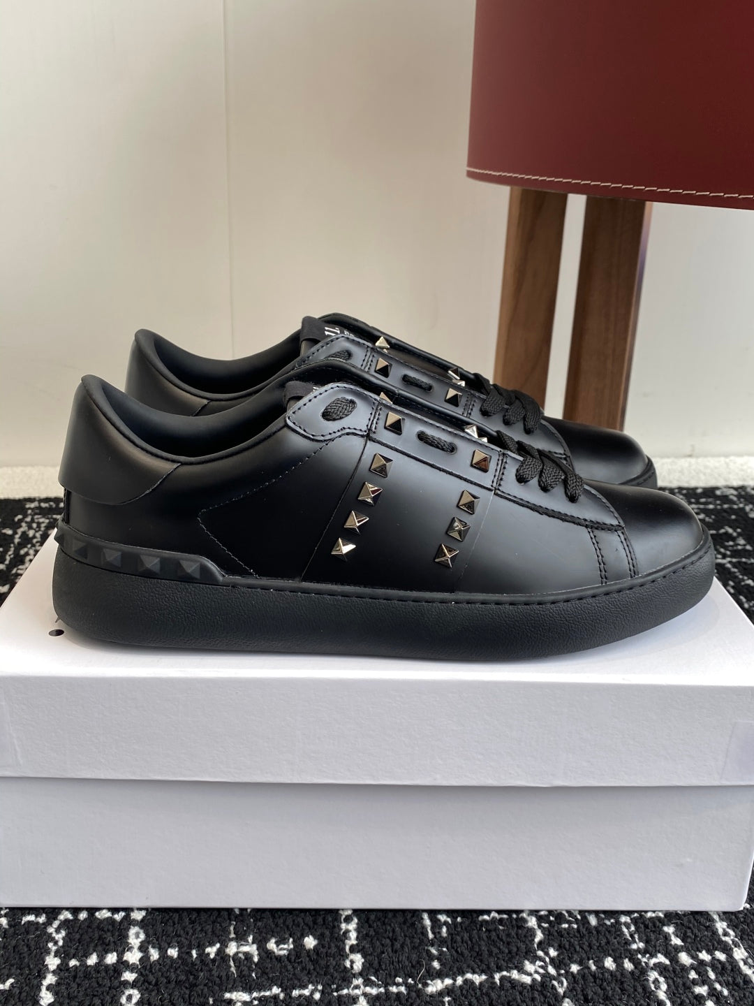 LuxluxHouse Best Quality Shoes Valentino