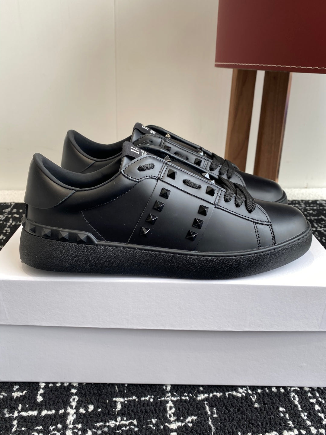 LuxluxHouse Best Quality Shoes Valentino