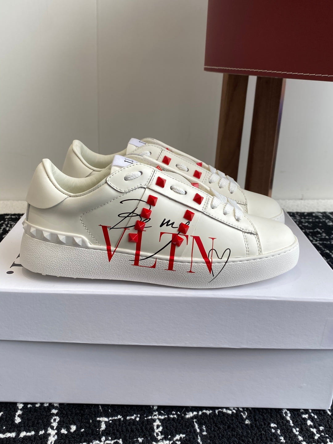LuxluxHouse Best Quality Shoes Valentino