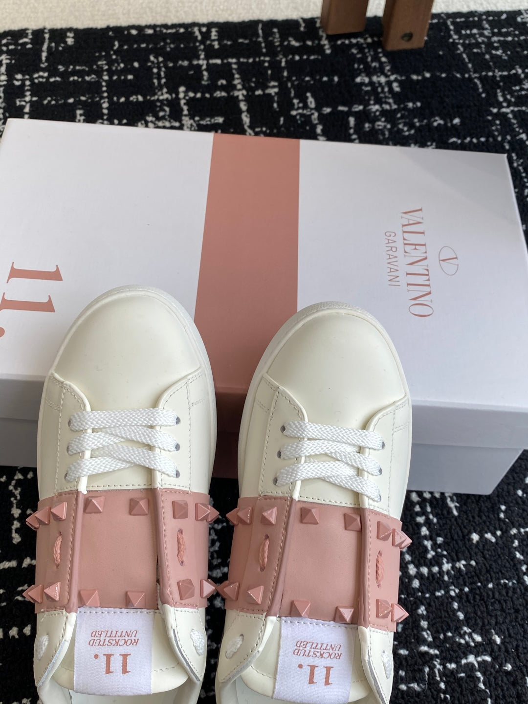 LuxluxHouse Best Quality Shoes Valentino