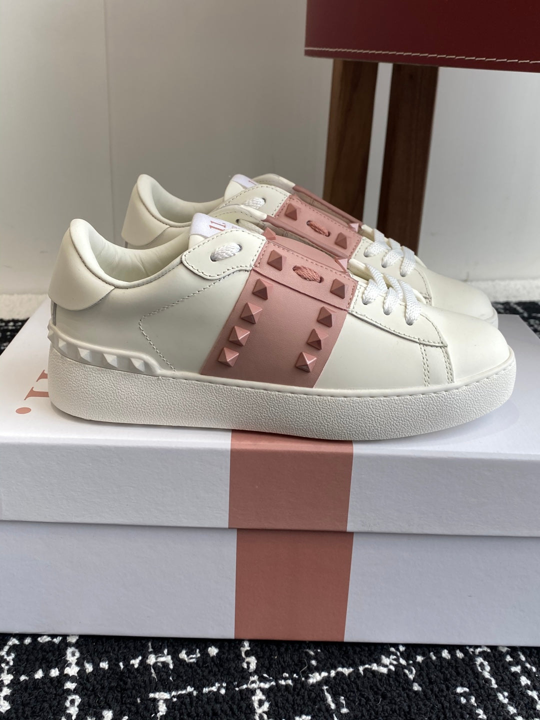 LuxluxHouse Best Quality Shoes Valentino