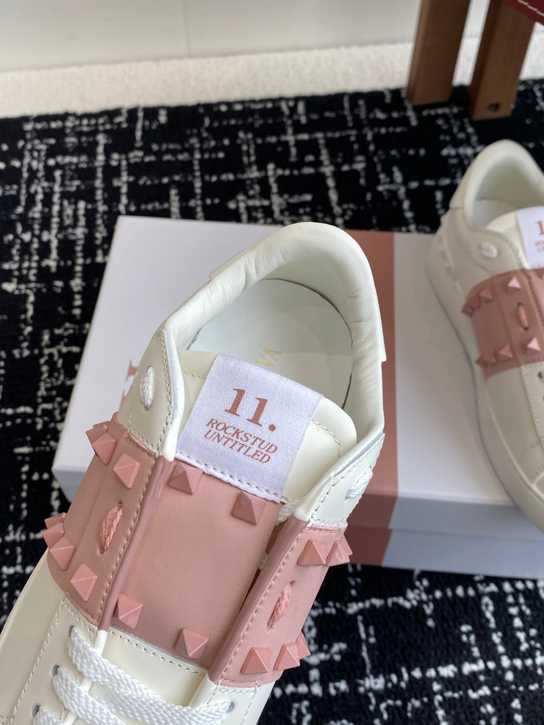 LuxluxHouse Best Quality Shoes Valentino