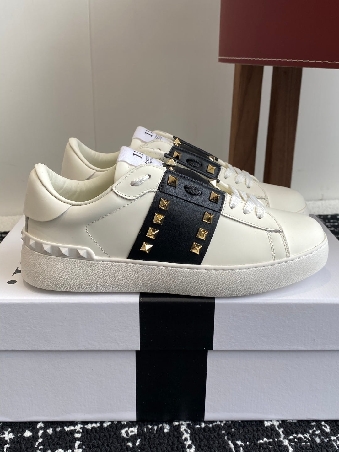 LuxluxHouse Best Quality Shoes Valentino