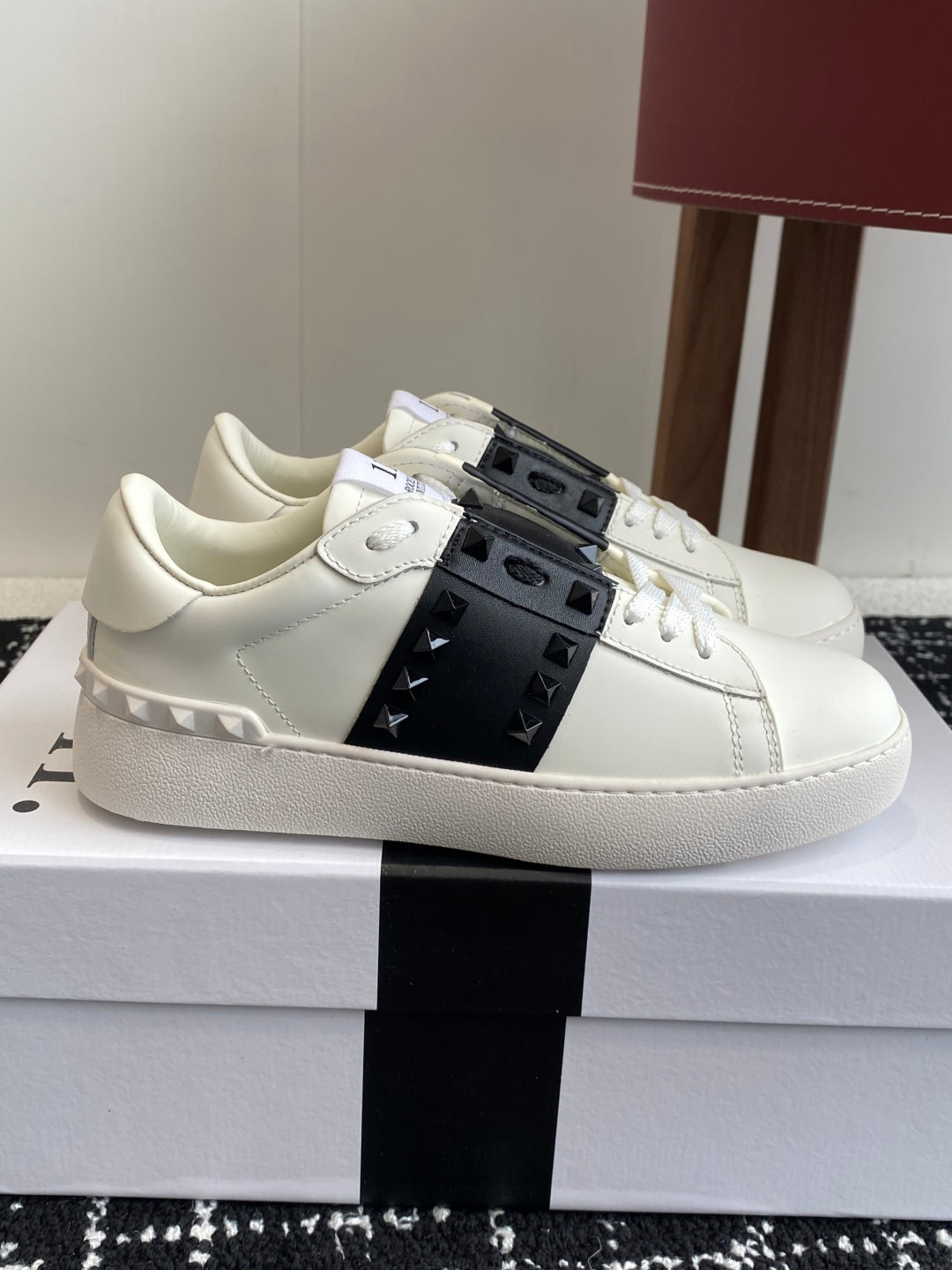 LuxluxHouse Best Quality Shoes Valentino